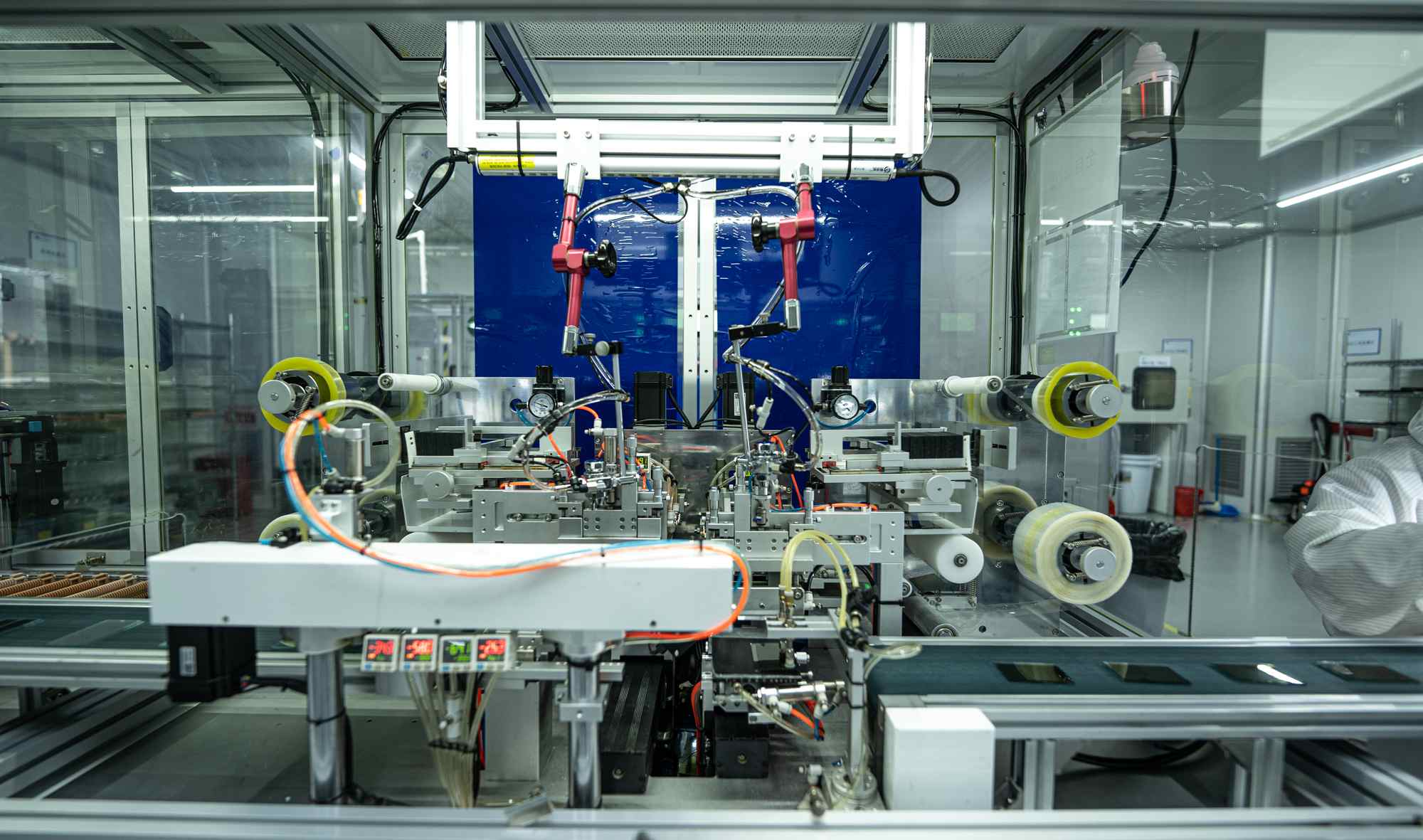 Alinhamento de precisão e montagem de células: analisando processos de revestimento e fricção PI na fabricação de LCD