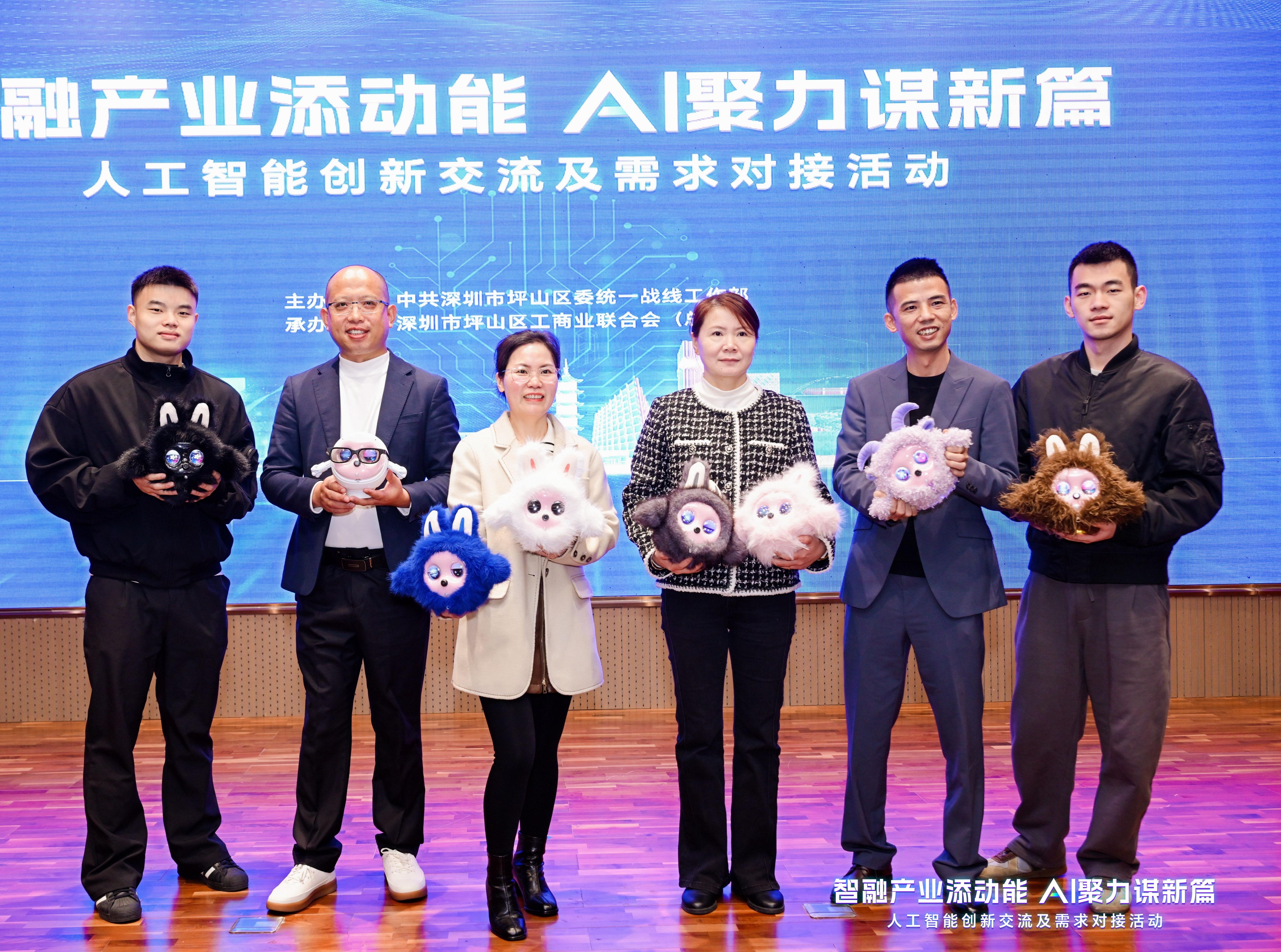 Inteligência Integra-se à Indústria, Adicionando Impulso | AI Pet Robot K-Baby da CNK Electronics brilha no Pingshan Innovation Exchange, cativando o público!